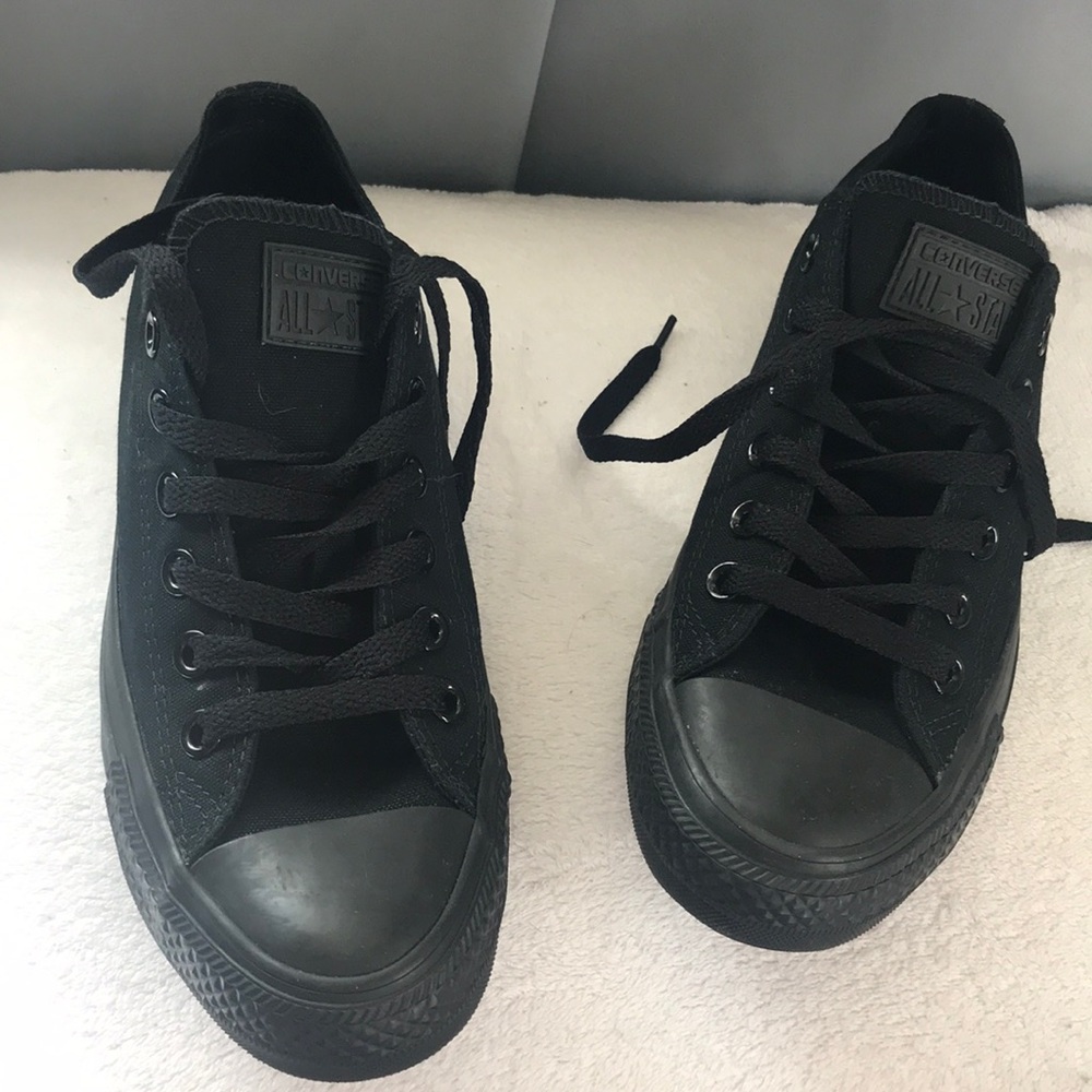 Converse (black on black) lightly used!